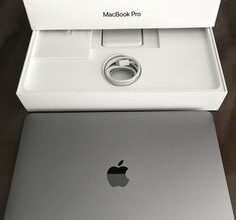 Macbook Pro Core i7 2.80 GHZ 15 ” 16GB RAM 256GB SSD